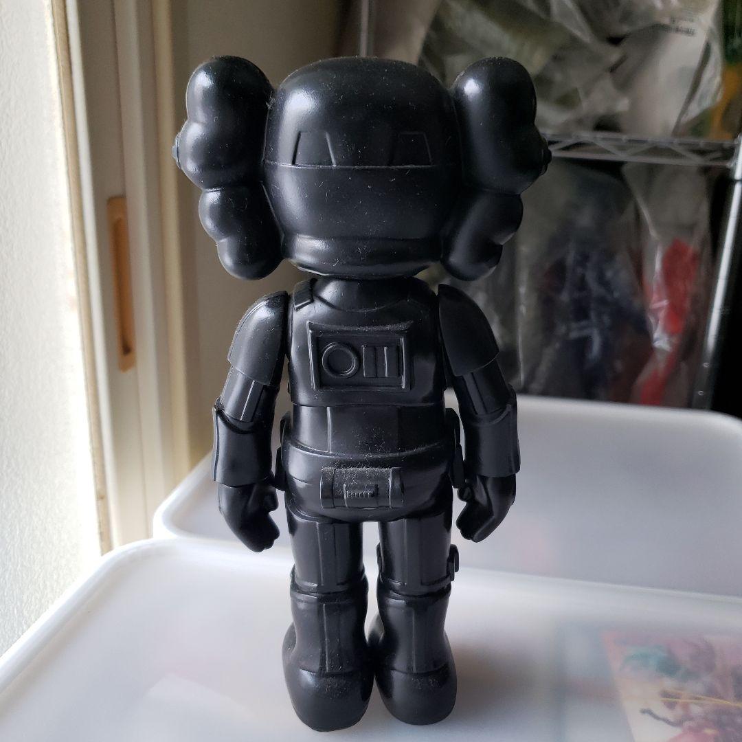 メディコムトイ　ソフビ　カウズホリデー　スターウォーズ　ストームトルーパー型