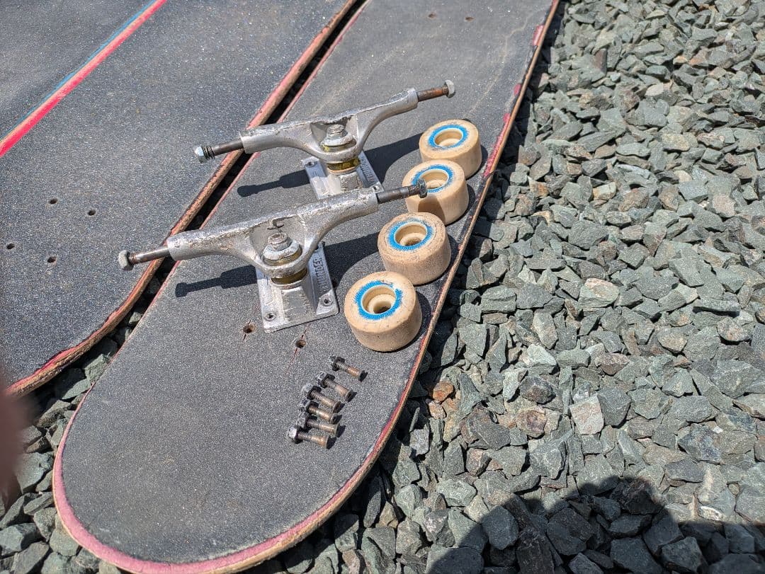 スケートボードデッキ 　廃デッキ　トラック　ウイール