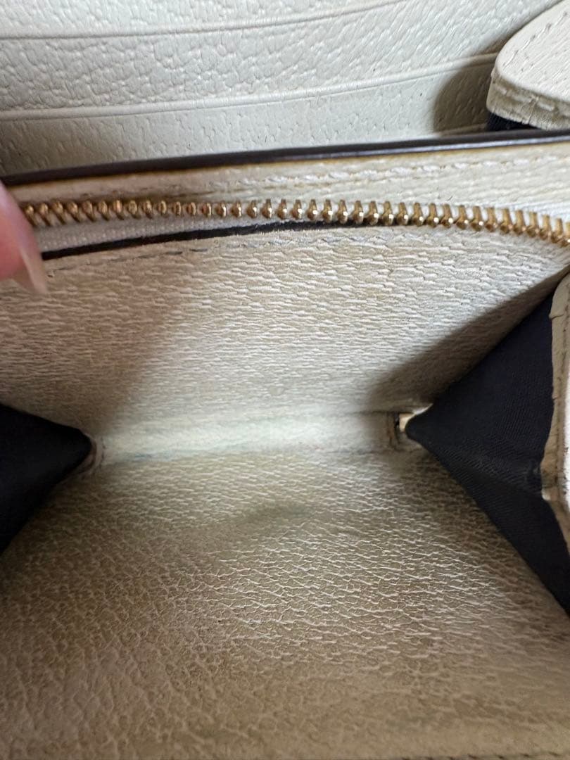 GUCCI GGロゴ 二つ折り財布 アイボリー