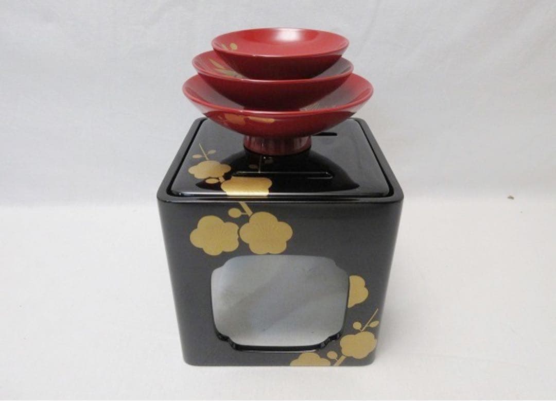 ほぼ未使用 懐石道具 木製黒塗 金彩松 竹 梅蒔絵 屠蘇器 四ツ揃 共箱