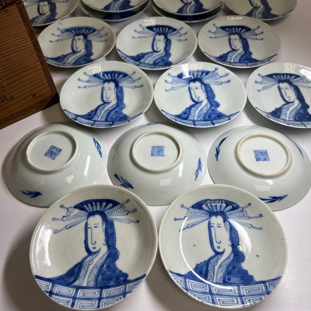 中国清朝時代　青花美人画小皿17枚　木箱　直径約11.5㎝東Y7-1024☆2F