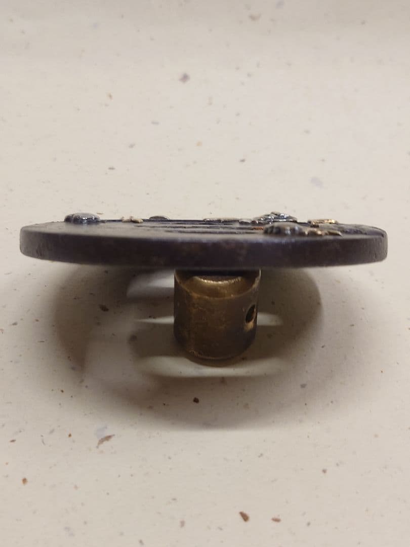 花と葉の金色装飾 鍔(つば)