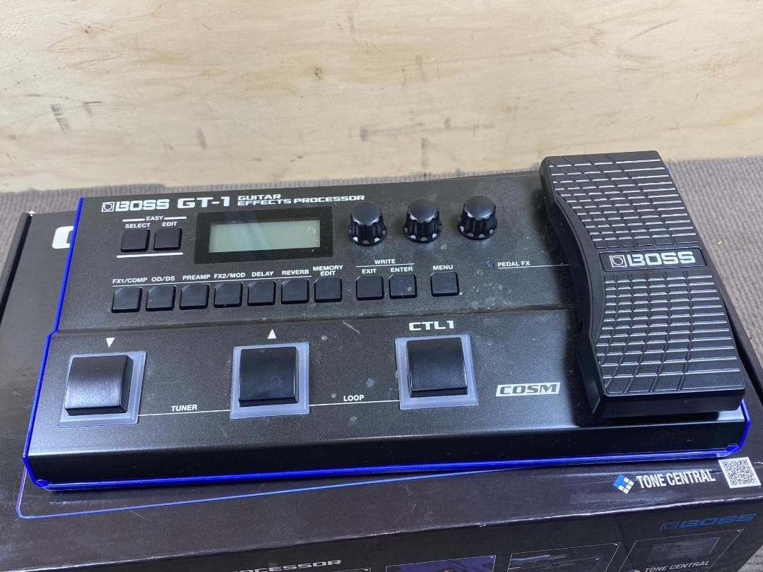 26 BOSS GT-1 ギター　マルチエフェクター