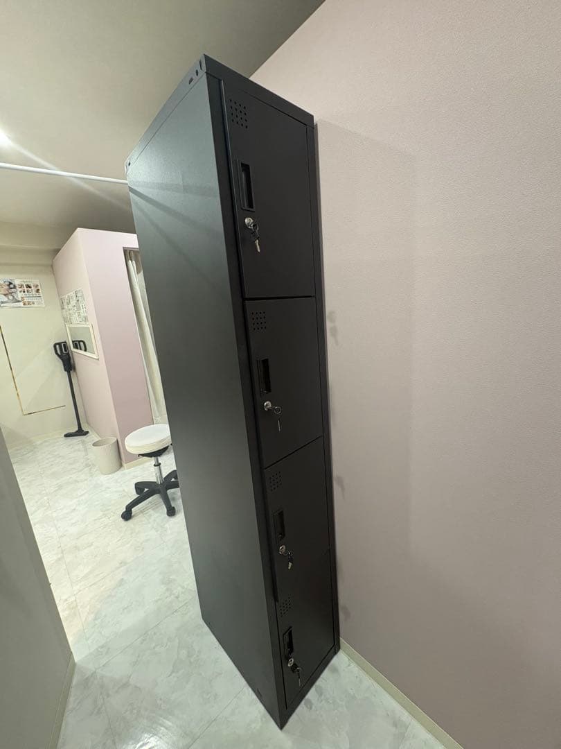 金属製オフィスロッカー 4段 鍵付き