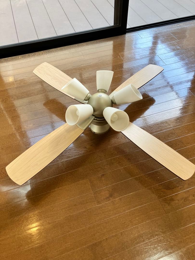 シルバーシーリングファン 木製羽根 5灯