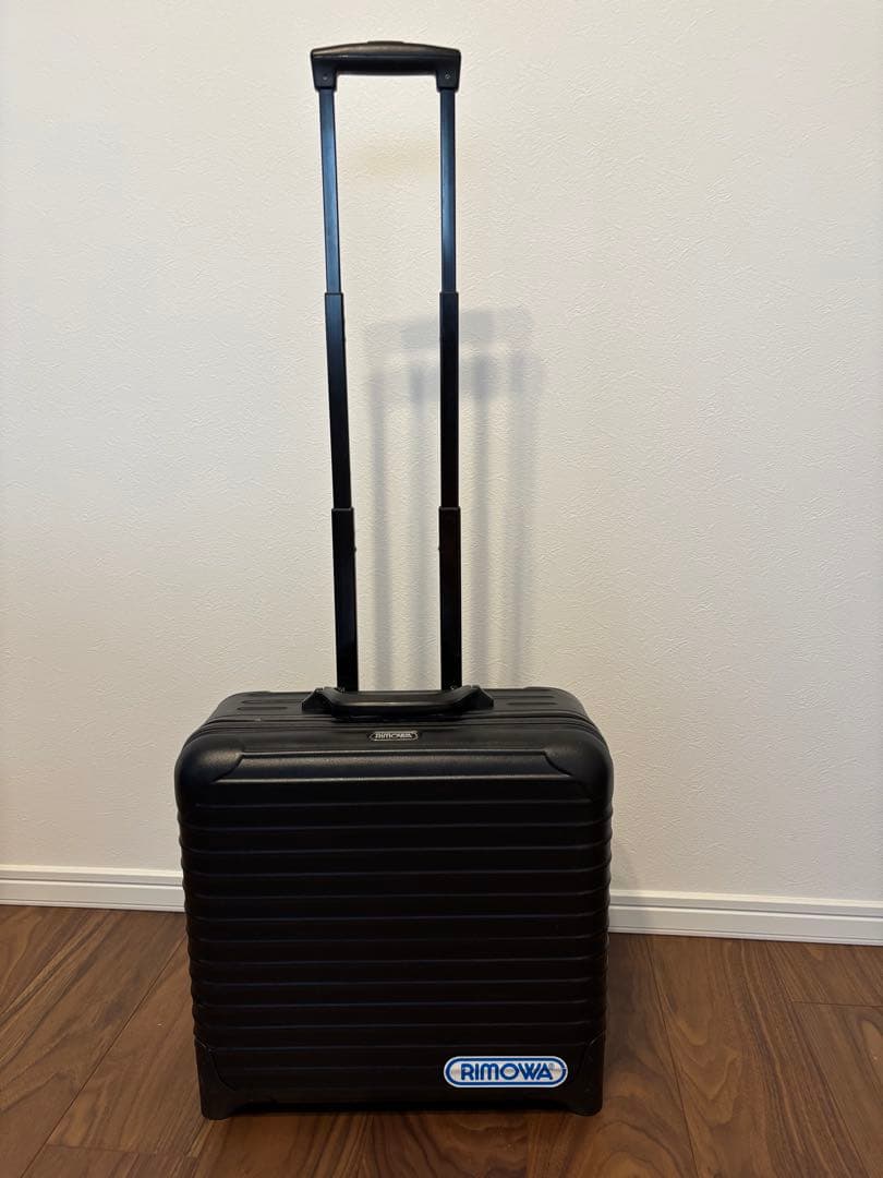 RIMOWA ブラックキャリーケース