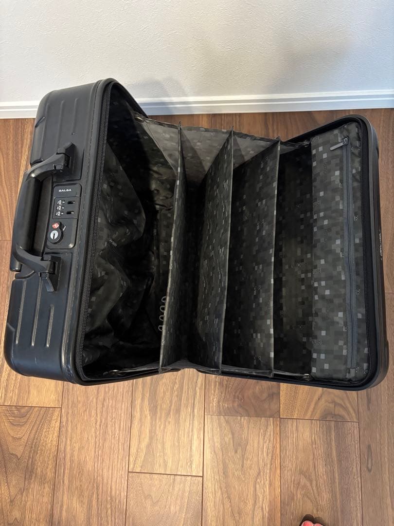 RIMOWA ブラックキャリーケース