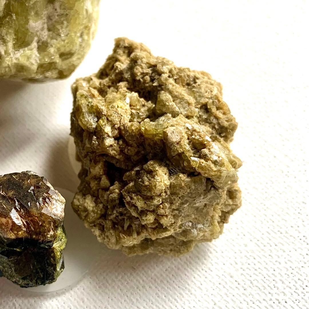 ウルトラレア！光沢あるゾイサイト結晶たち285ct