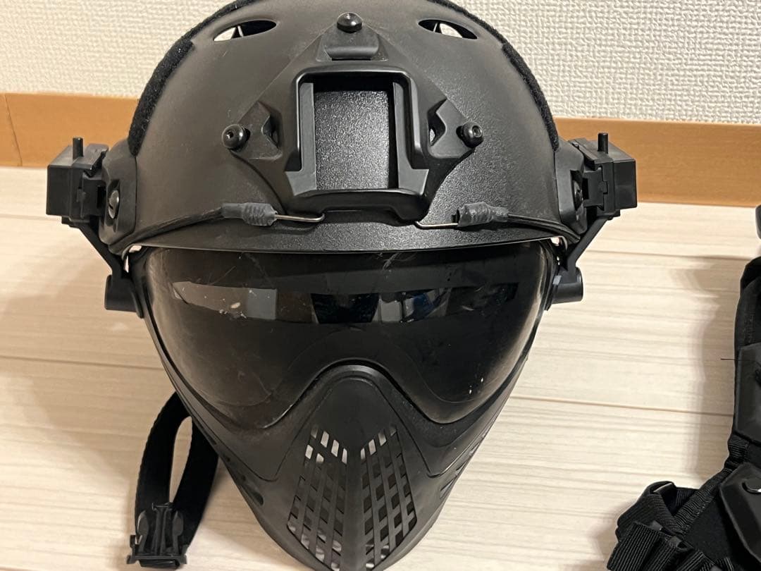 サバゲー装備　タクティカルベスト　ヘルメット