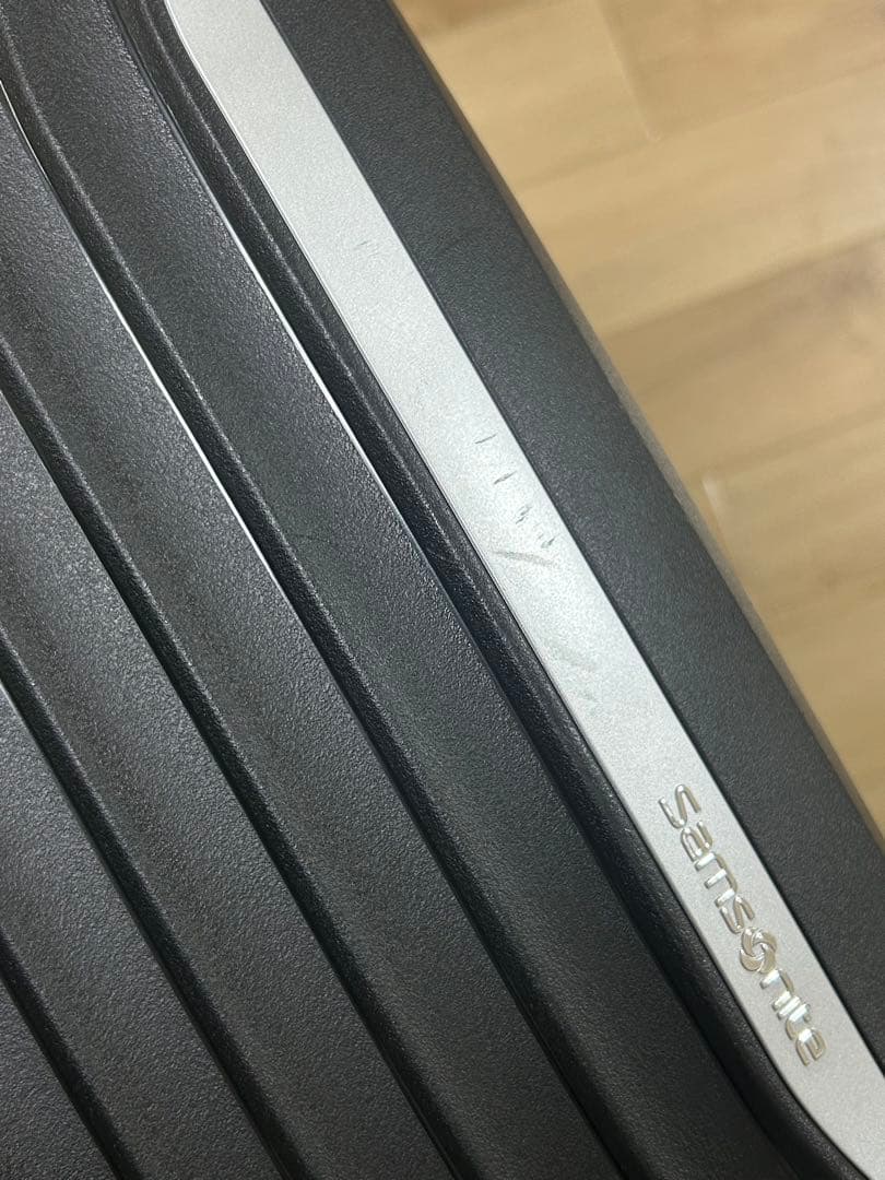 超軽量　サムソナイト　スーツケース アップスケープ　スピナー エキスパンダブル