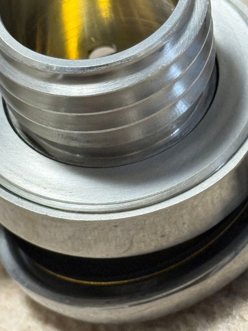 モートーン モンツァ タンクキャップ ブラッシュ