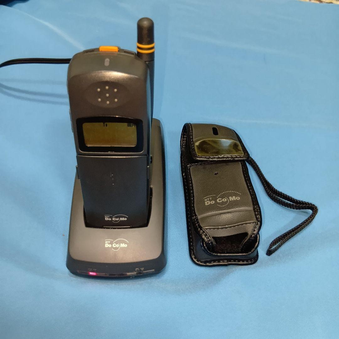 ドコモ　ムーバ　D2 ◆電源入ります。充電します。とてもキレイです。