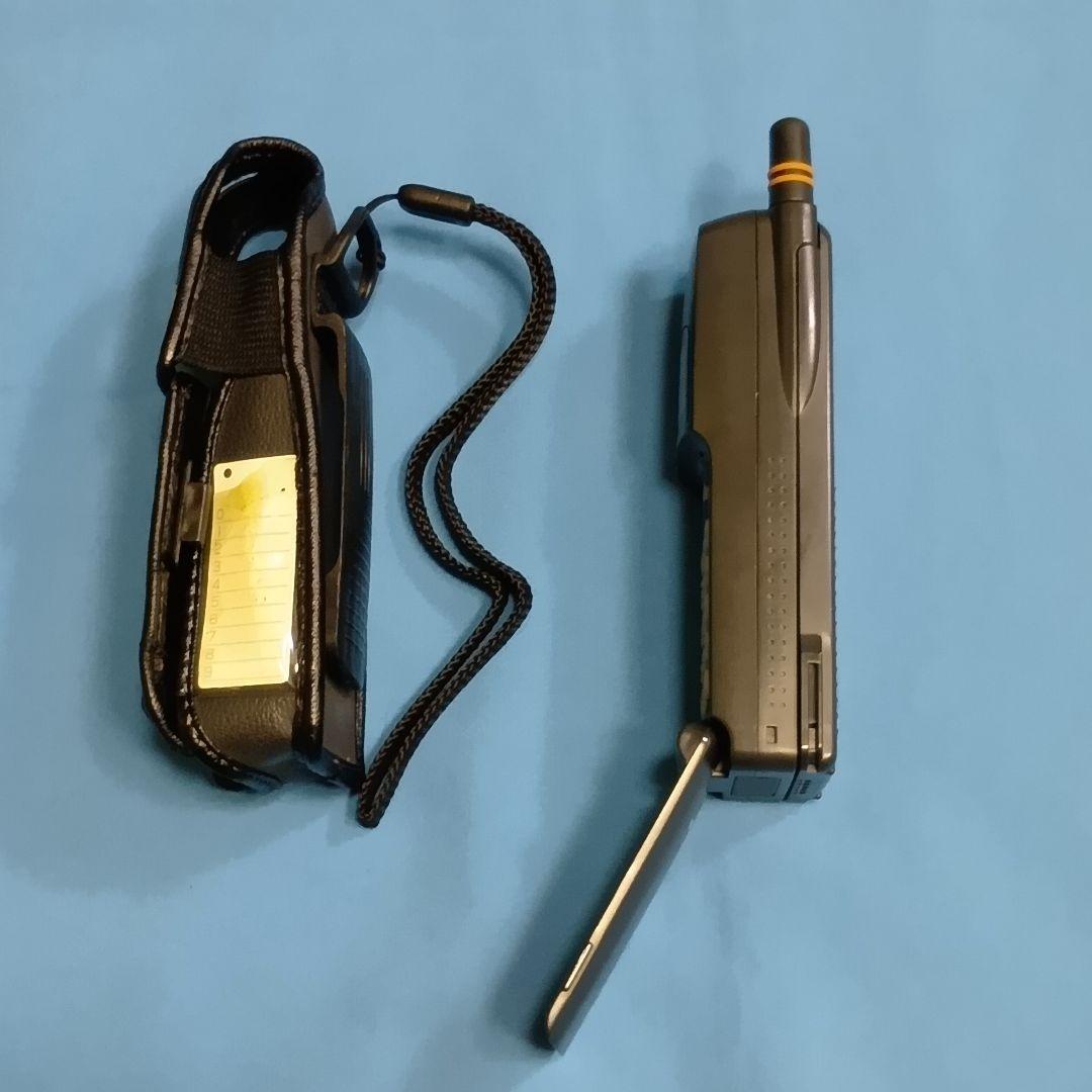 ドコモ　ムーバ　D2 ◆電源入ります。充電します。とてもキレイです。