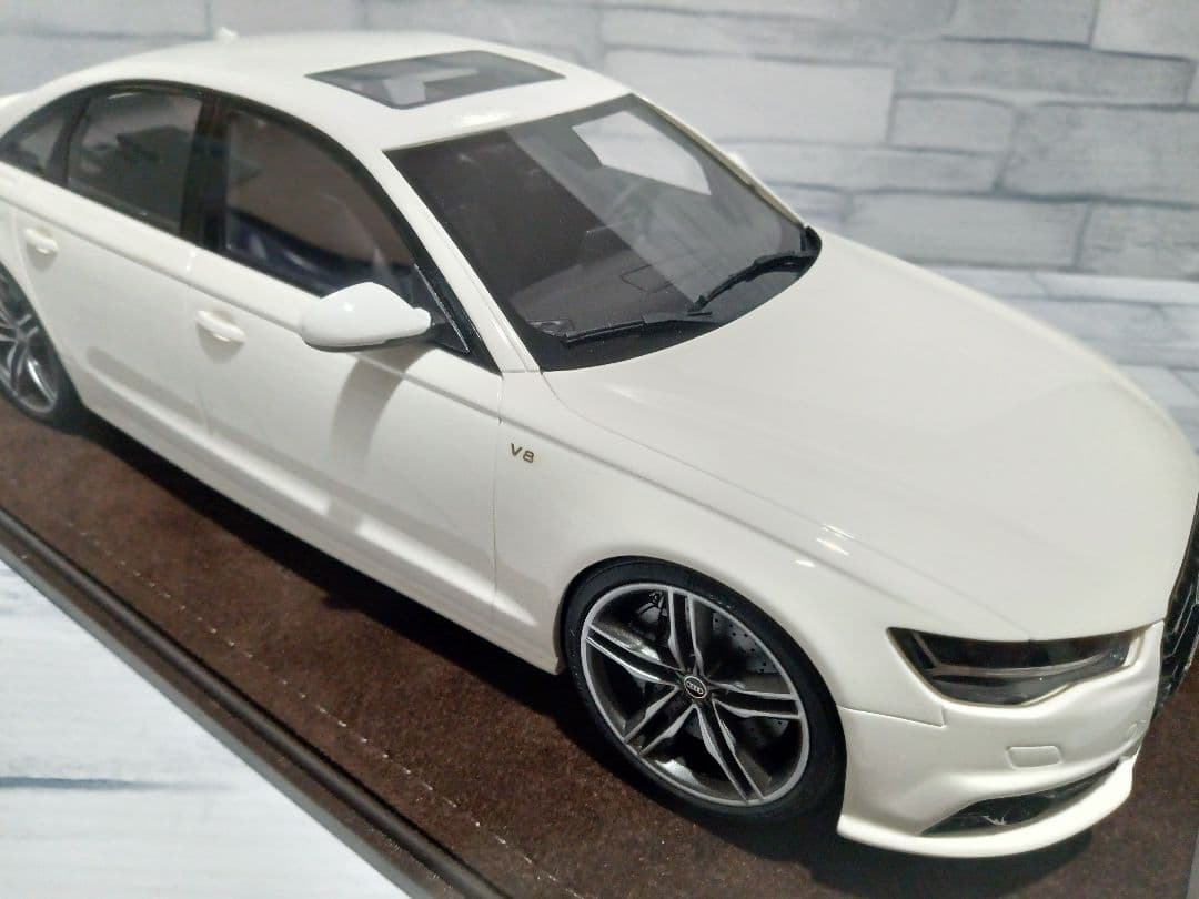 1/18 アウディS6 セダン　ミニカー　ホワイト　50台限定品