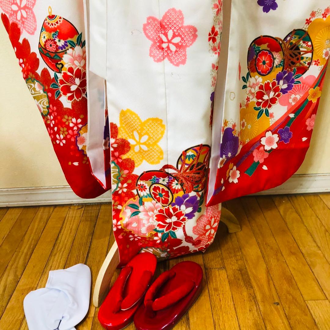 七五三七歳‼️貴重白地⭐︎手毬桜太鼓しほり柄⭐︎金彩箔煌びやか際立つ安心フルセッ逸品