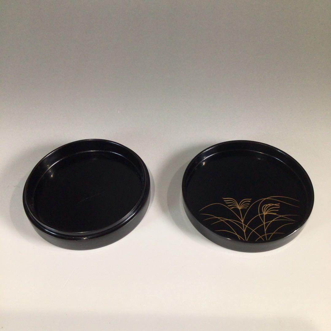 Ｐ６９１　香合　『道場宗廣作』『黒漆塗』『虫蒔絵』『丸香合』　共箱　茶道具