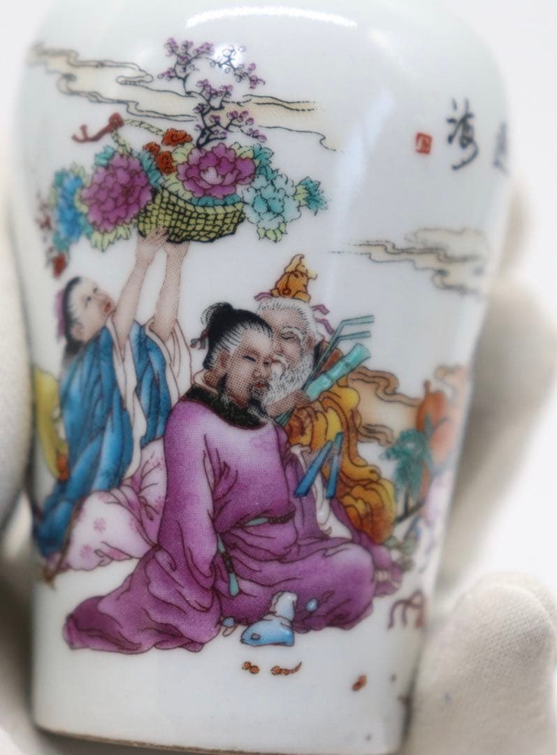中国　粉彩　人物紋鼻煙壺　八仙過海　乾隆年製銘　送料込み1013