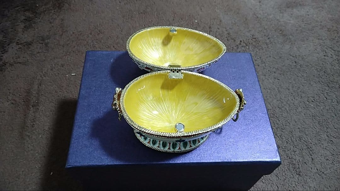 装飾卵型ボックス エナメル仕上げ