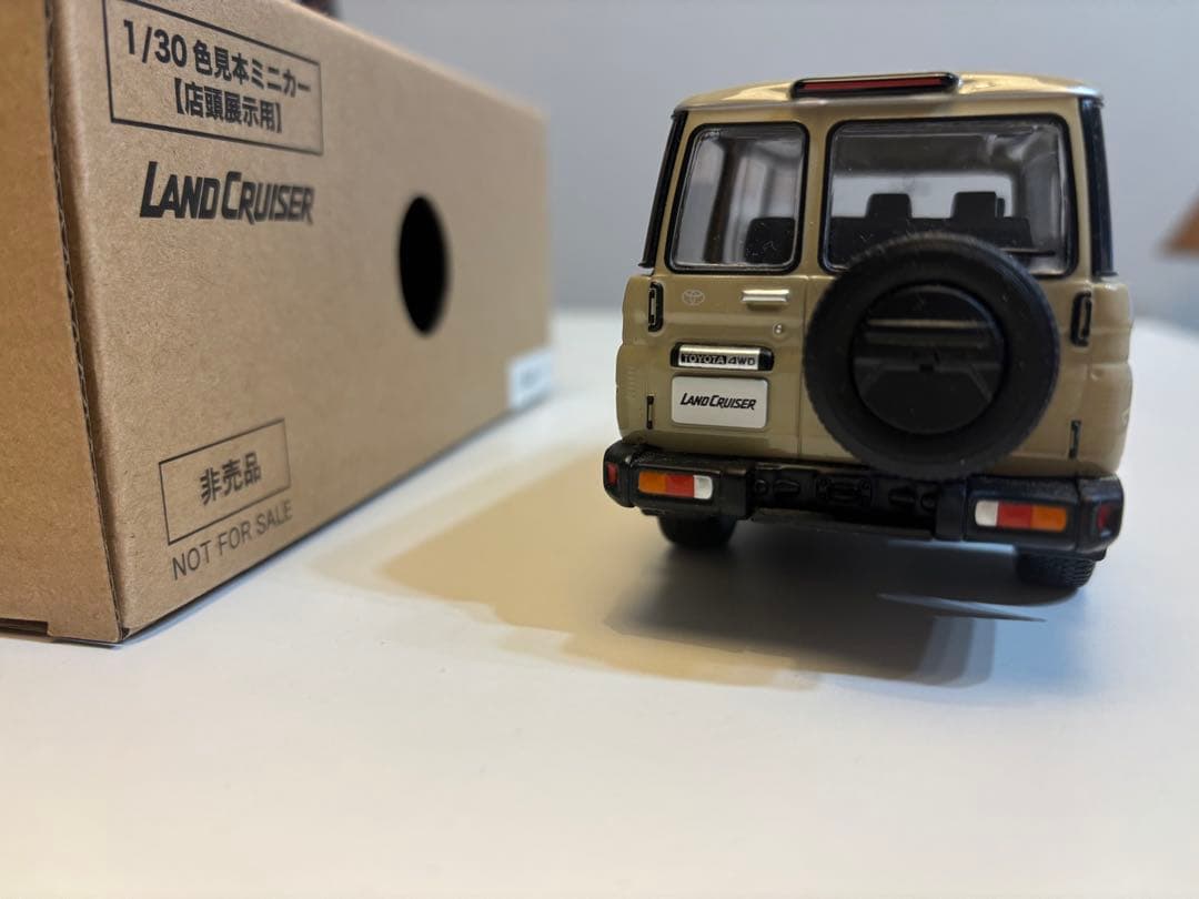 非売品　ランドクルーザー ベージュ　ミニカー