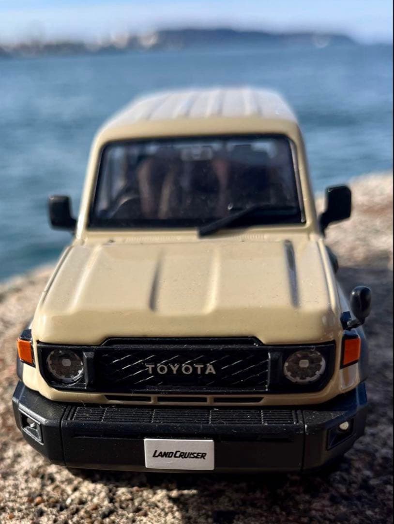 非売品　ランドクルーザー ベージュ　ミニカー