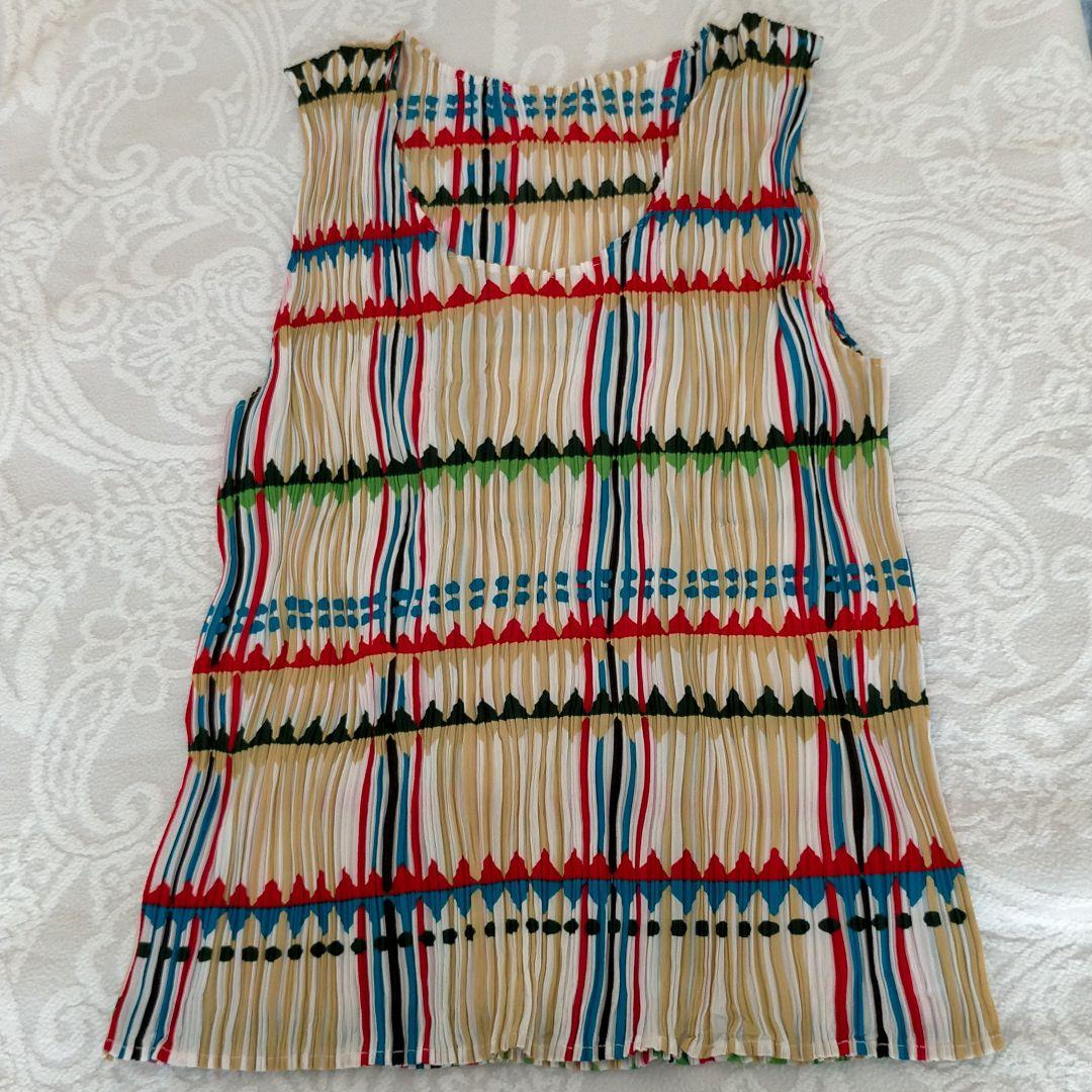 新品同様 プリーツプリーズカットソー袖なし