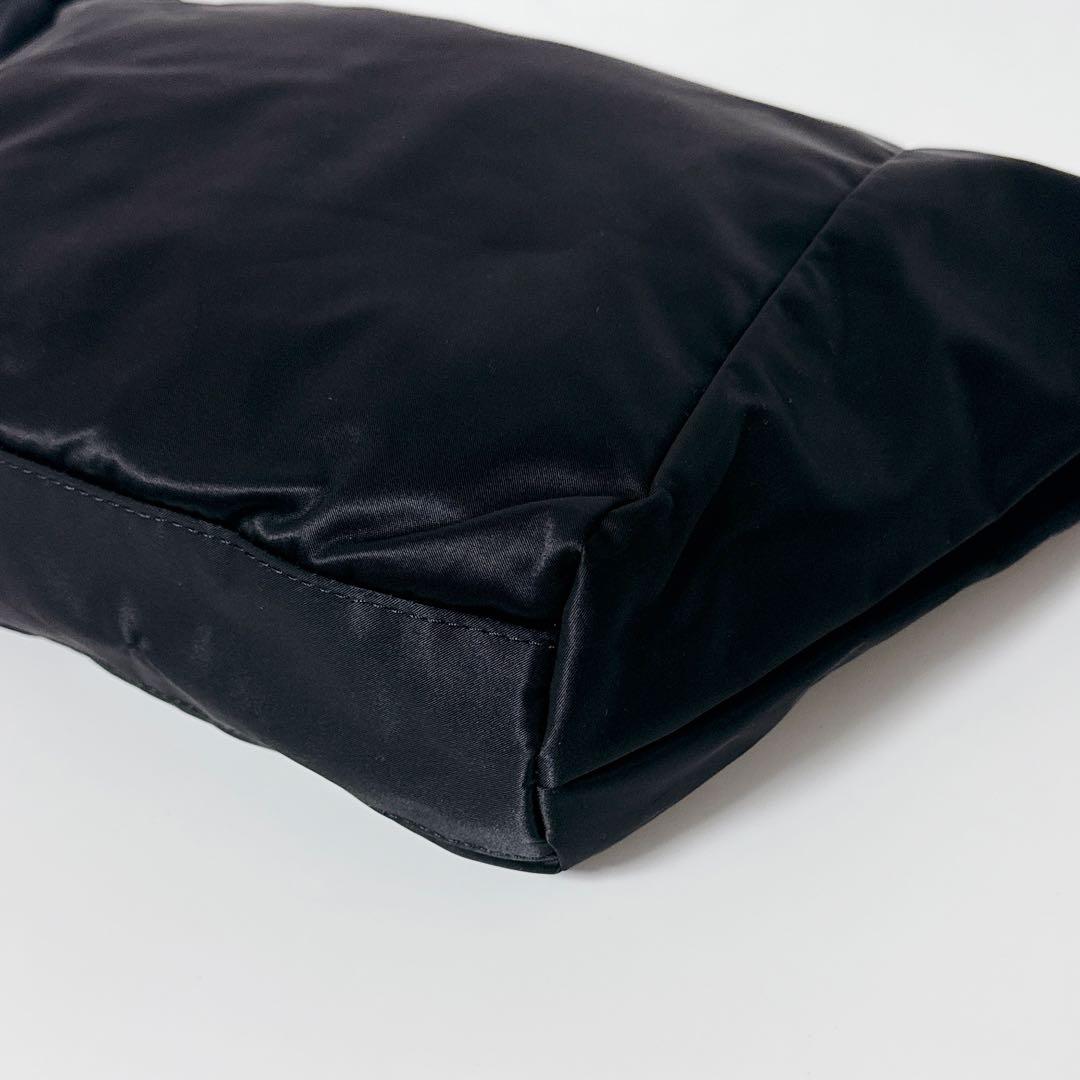 【人気商品】russet スリングバッグ　ナイロン　ブラック　ボディバッグ