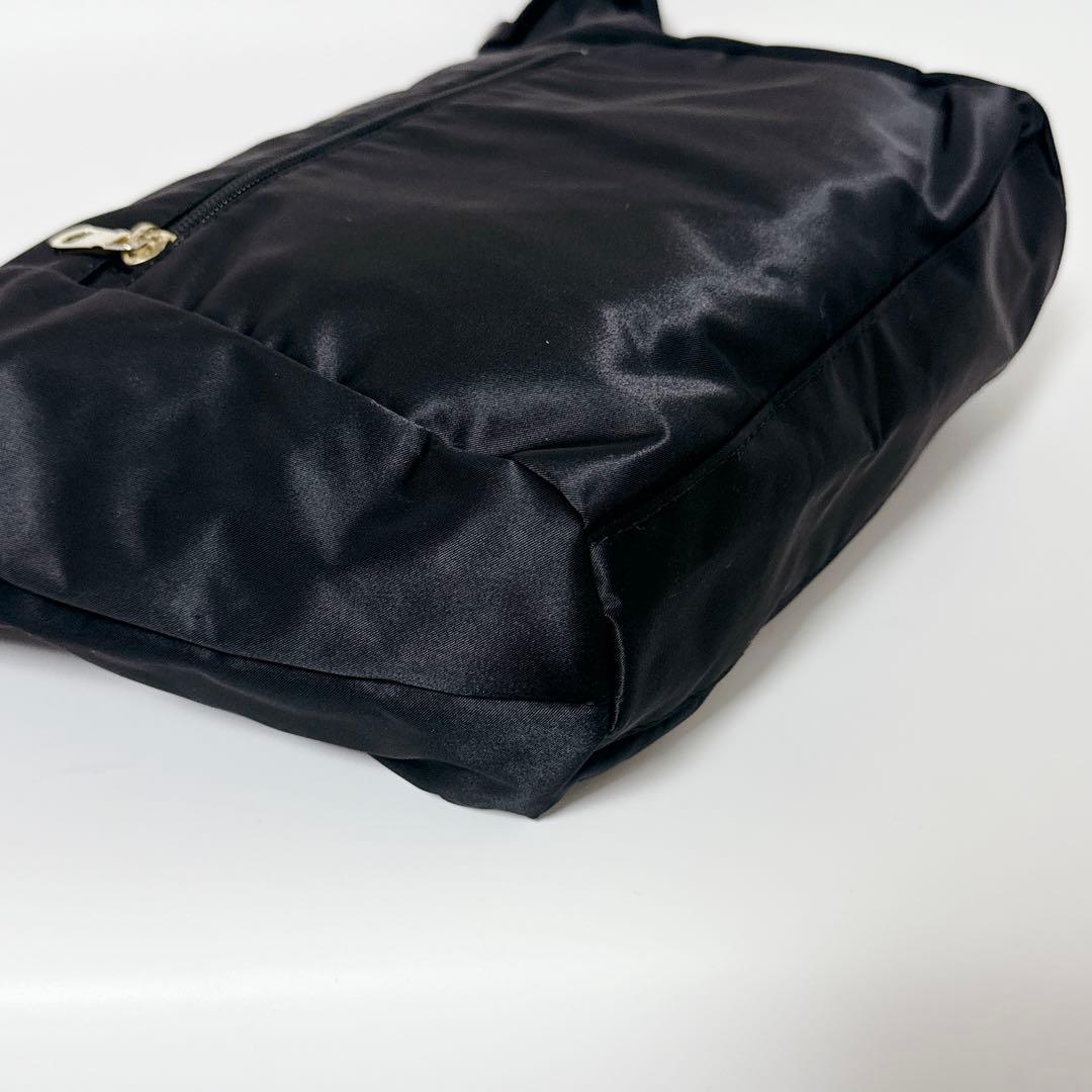 【人気商品】russet スリングバッグ　ナイロン　ブラック　ボディバッグ