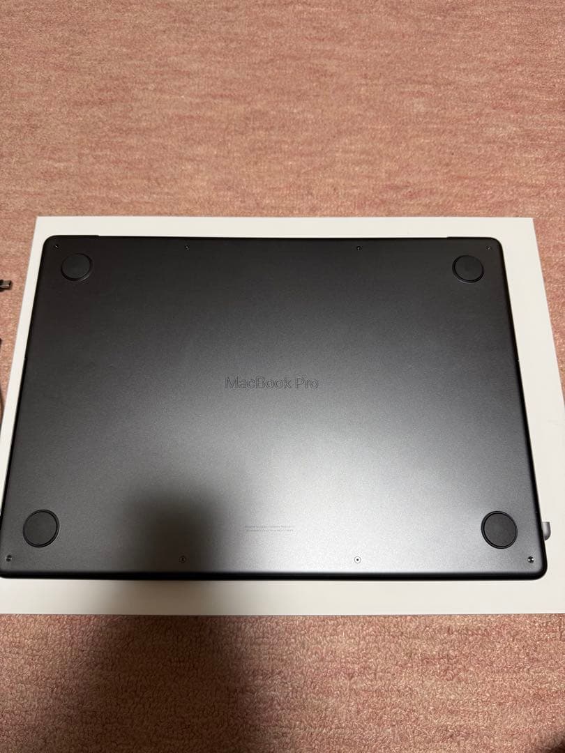 MacBook ProM4チップ14インチ16GBメモリ512ストレージ　中古品