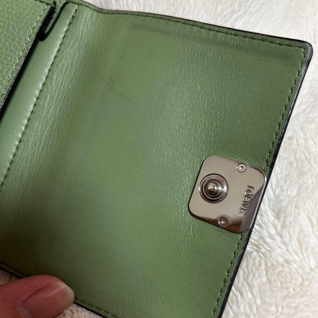 オリーブグリーン 三つ折り財布 レザー