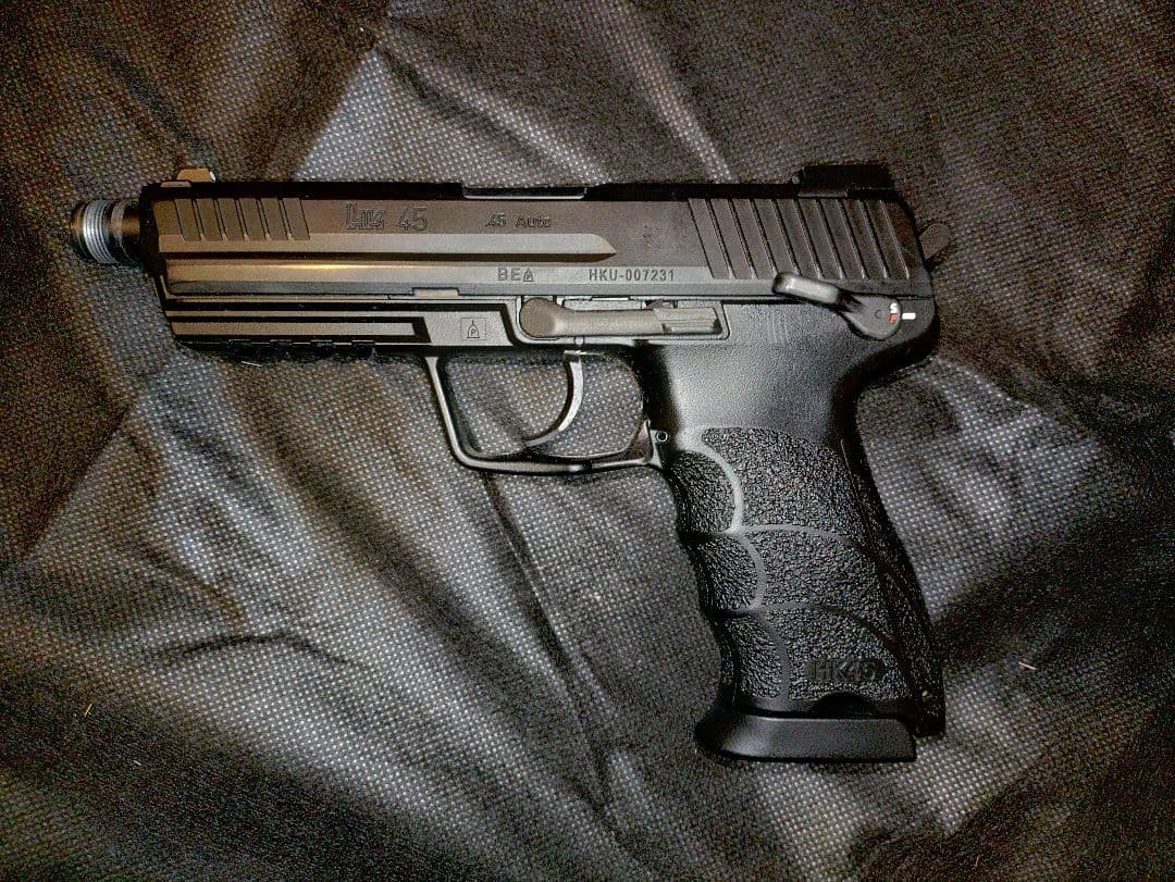 HK45 Tactical ブラック　レッグホルスター　マガジン２個付き