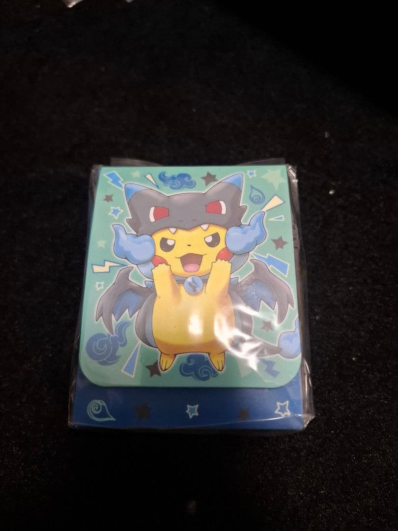 ポンチョを着たピカチュウ 未開封スリーブとデッキケースのセット
