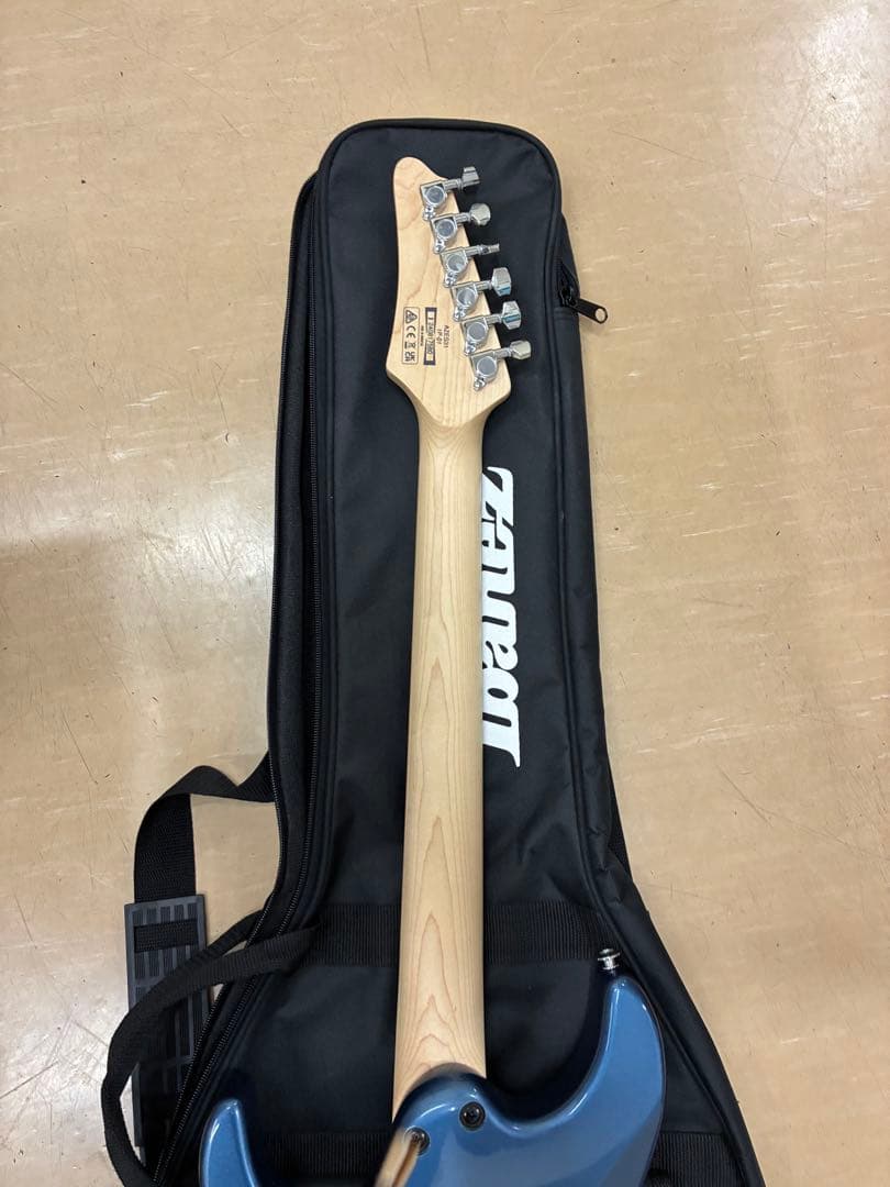 ibanez アイバニーズ azes31-aoc　ほぼ新品