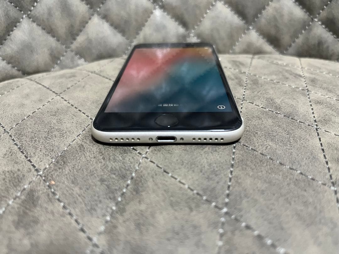 iPhone SE (第3世代) 128GB スターライト