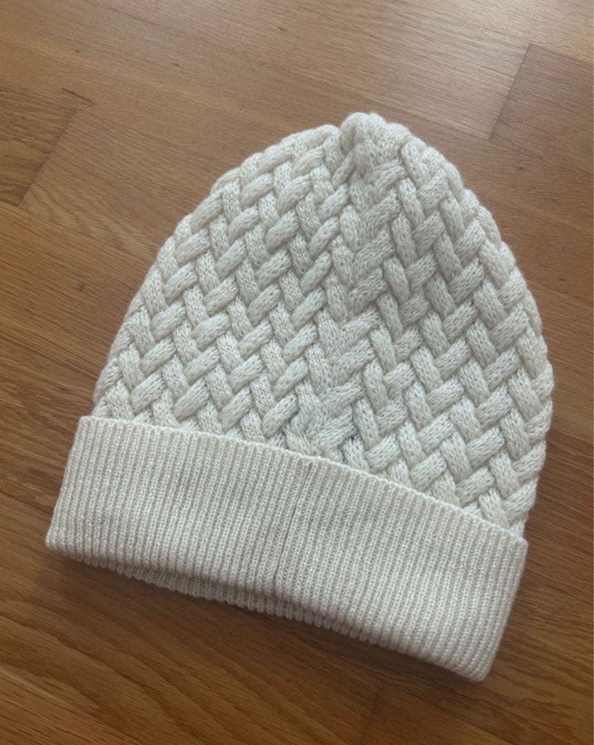 新品同様 シャネル ニット帽 白