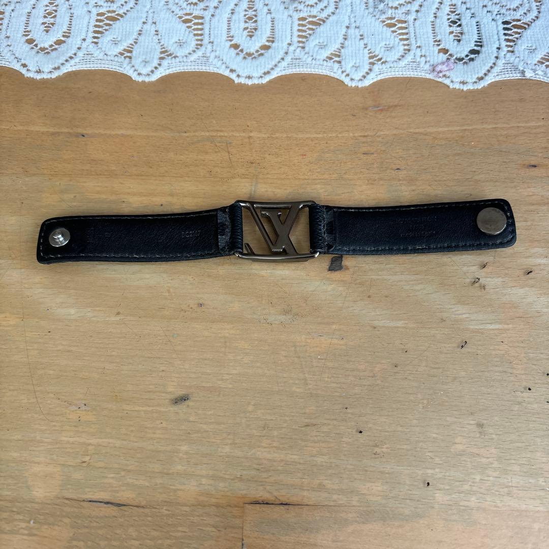 M*)様 ルイ・ヴィトン ブラック レザーバングル