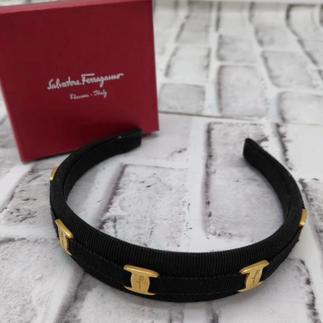 Ferragamoフェラガモ ヴァラ カチューシャ ゴールド金具 ブラック