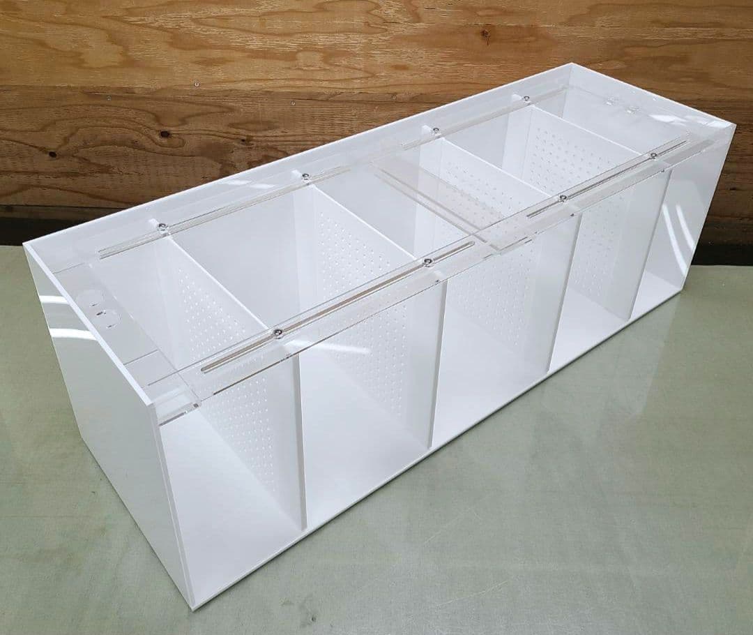 アクリル水槽　可動式セパレートタイプ　900×300×300(四面白艶あり)