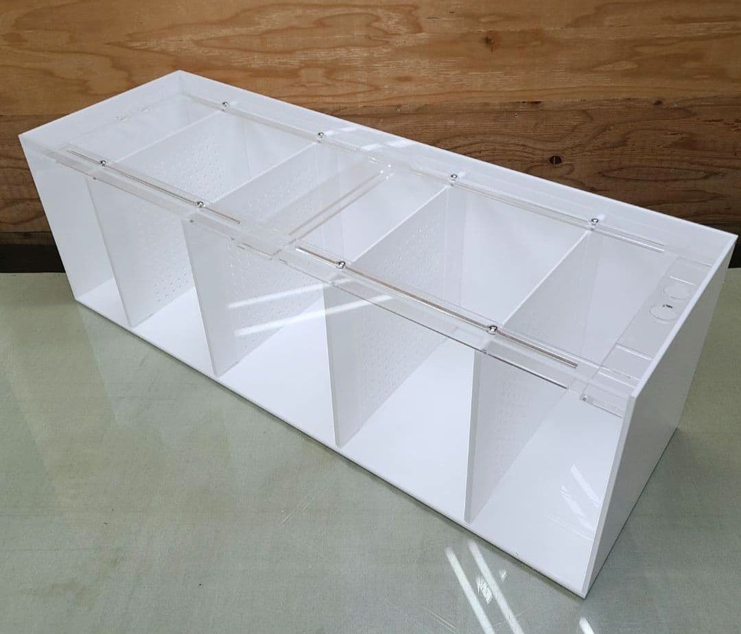 アクリル水槽　可動式セパレートタイプ　900×300×300(四面白艶あり)