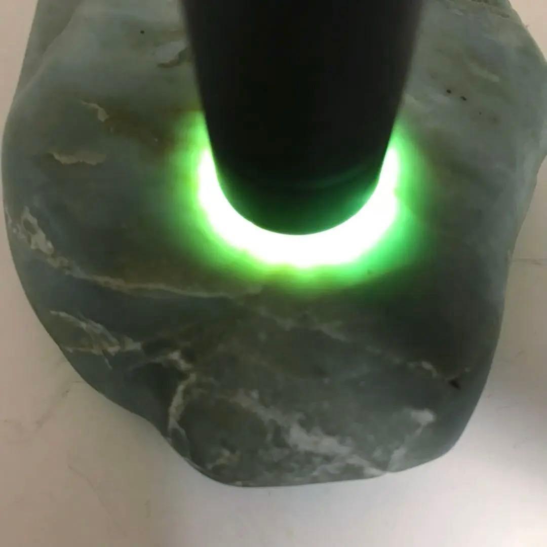 糸魚川翡翠　大きめ青翡翠　海石　367g