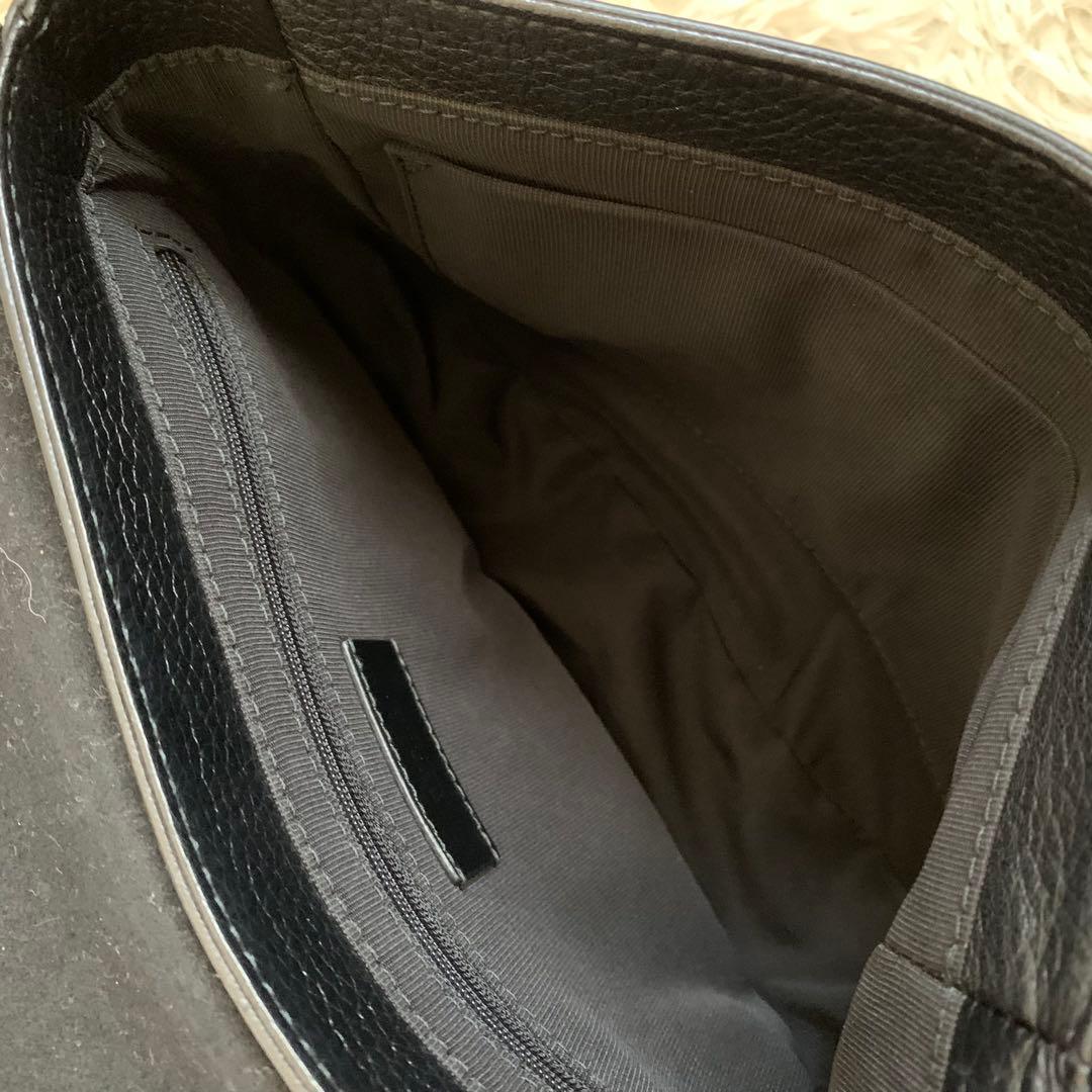 極美品✨ フルラ ウラニア ショルダーバッグ レザー 現行 レア ロゴ 黒