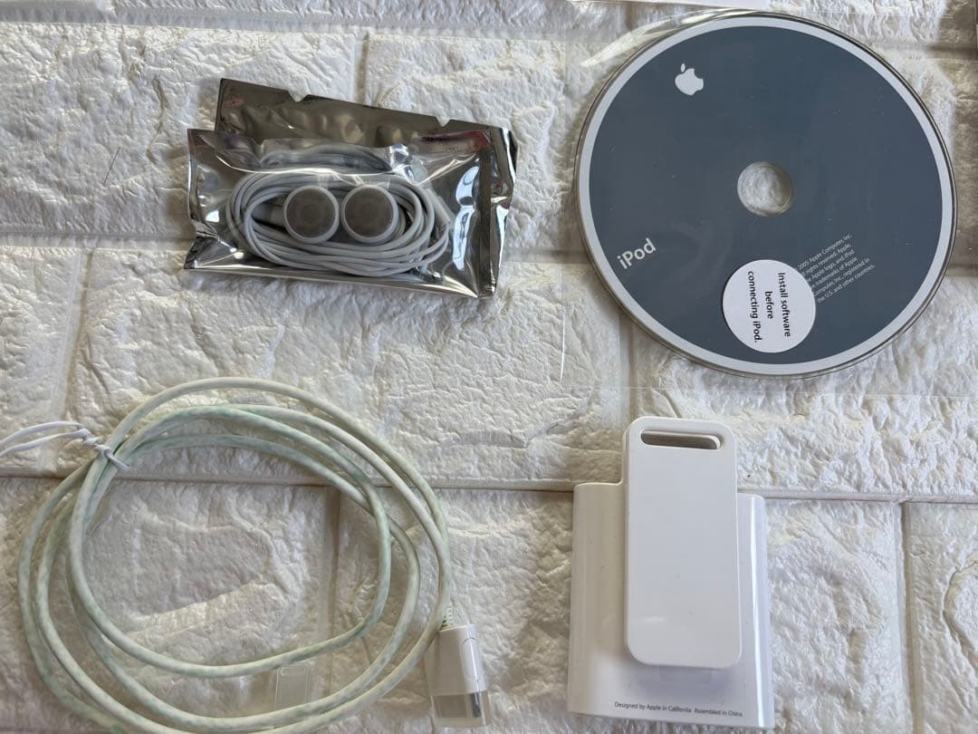 未使用2005年Apple iPod mini シルバー 未開封付属品/保証書付