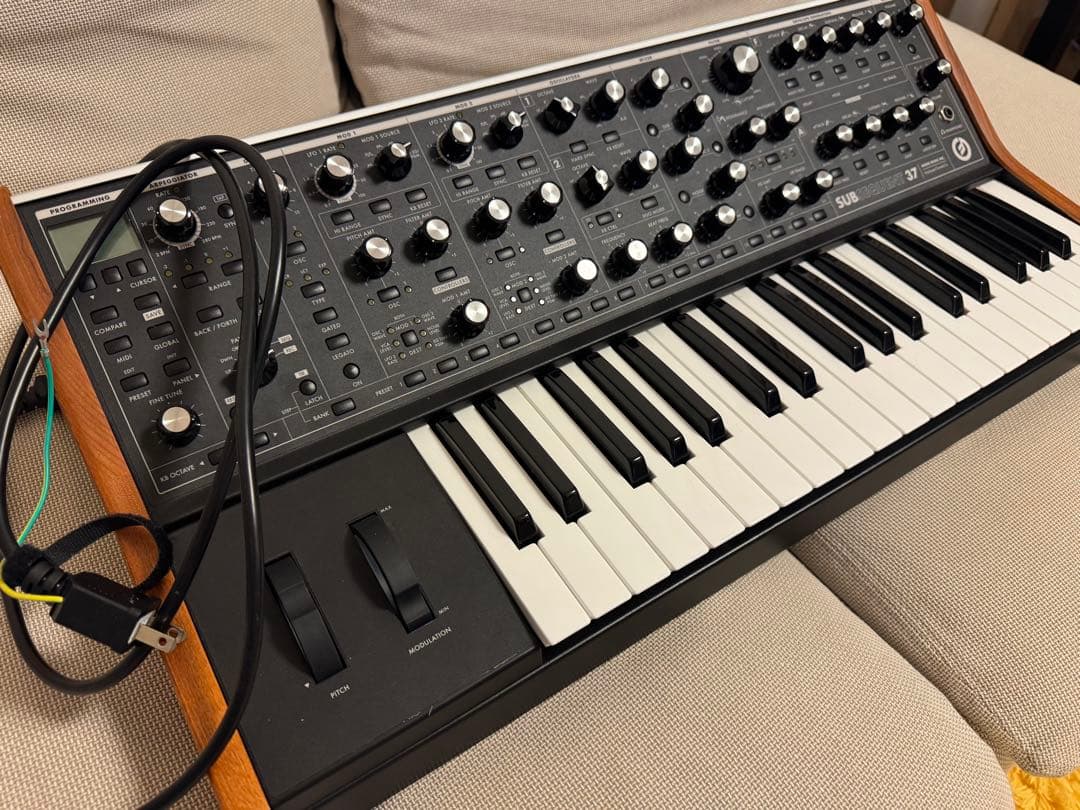 moog SUBSEQUENT37 アナログシンセサイザー