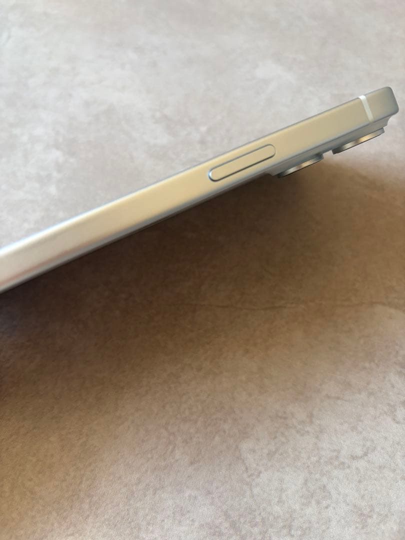 スマートフォン本体 スリムデザイン