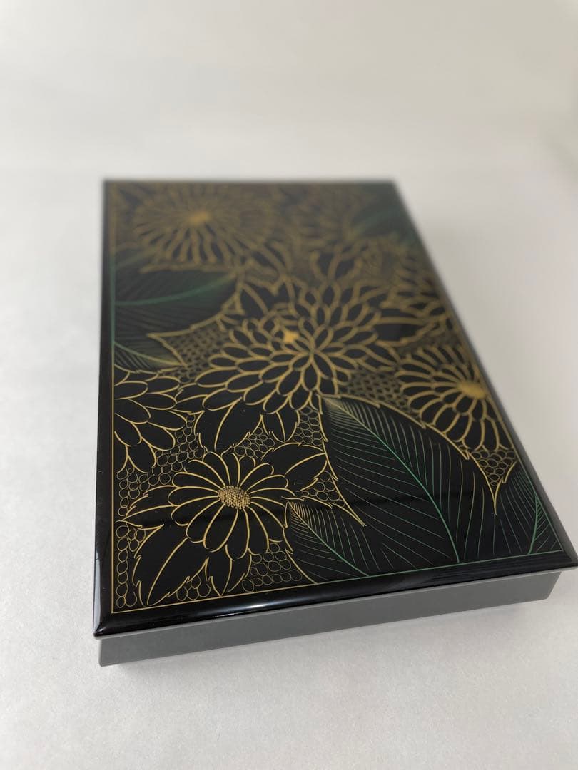 手許箱（てもと箱）木製漆器　黒　菊沈金　Q020