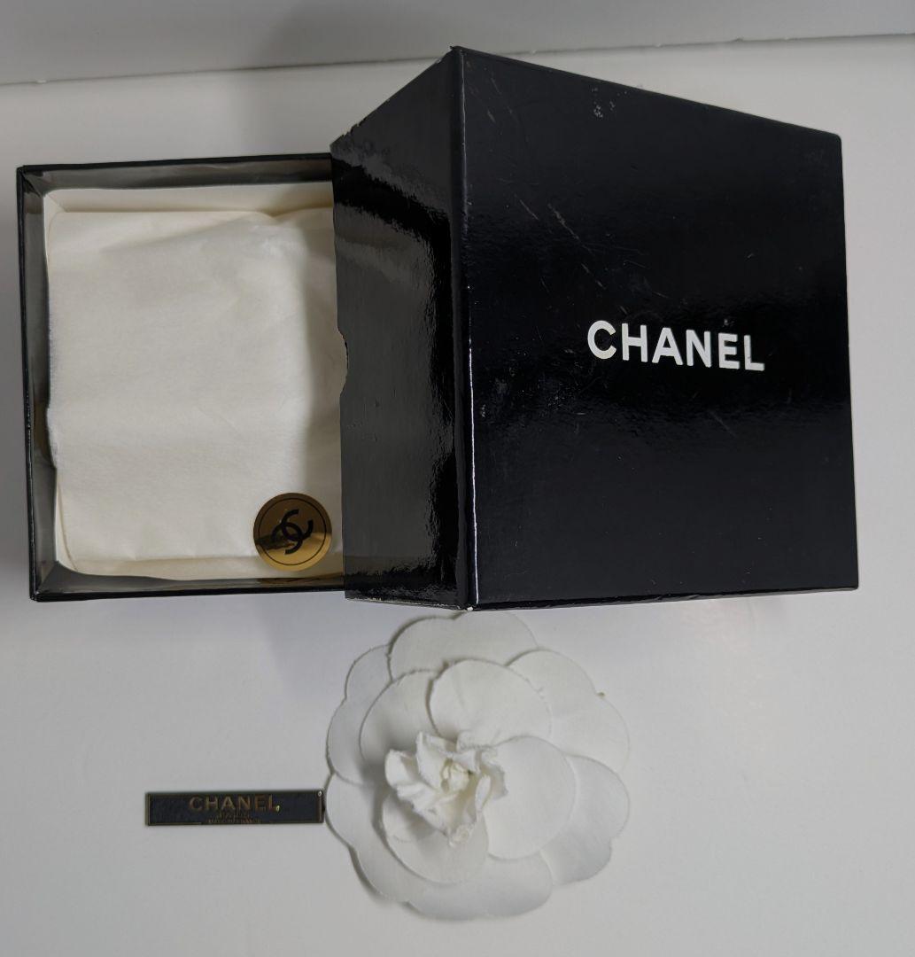 CHANEL シャネル　カメリア　コサージュ　ホワイト系　ブローチ　箱付き