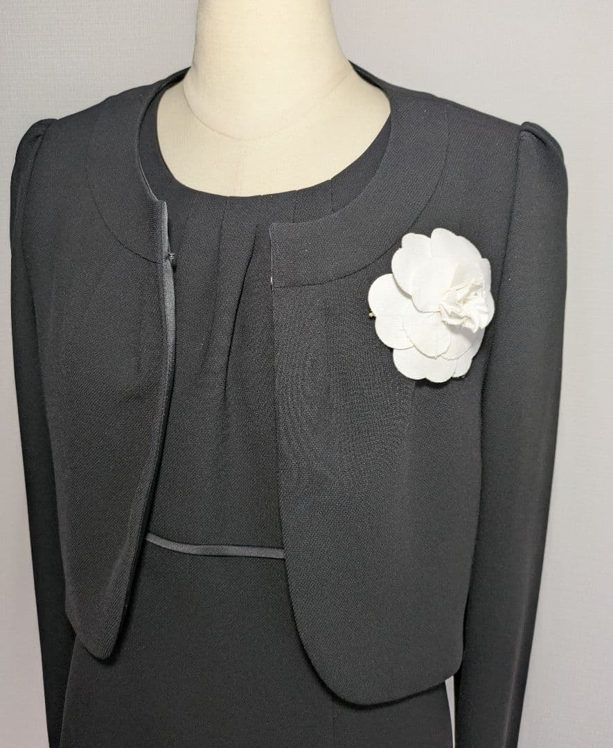 CHANEL シャネル　カメリア　コサージュ　ホワイト系　ブローチ　箱付き