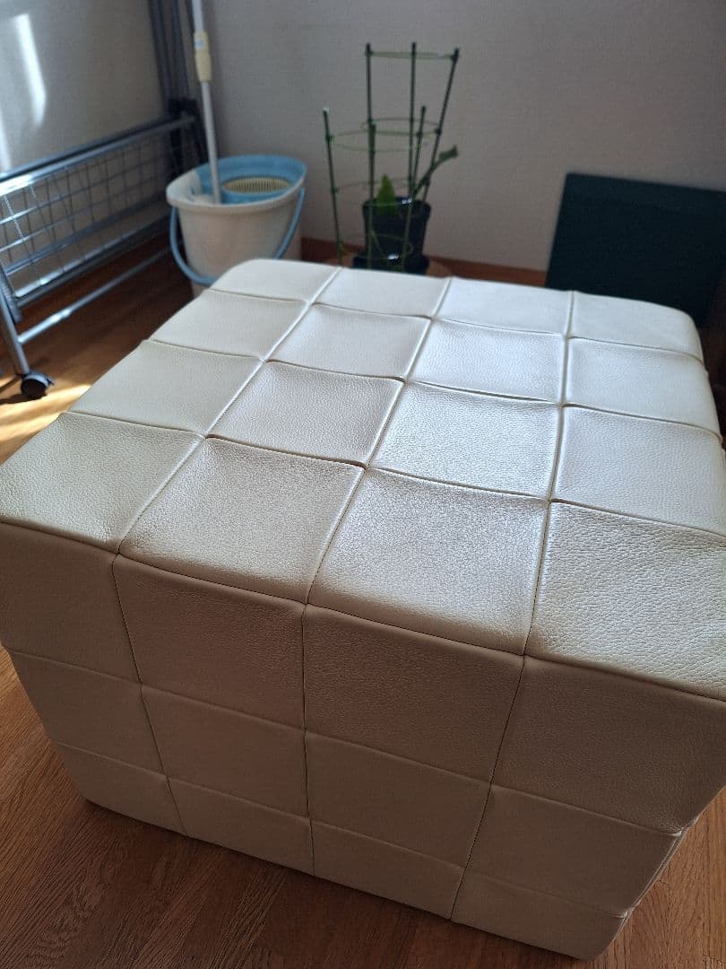 本革製　オットマン