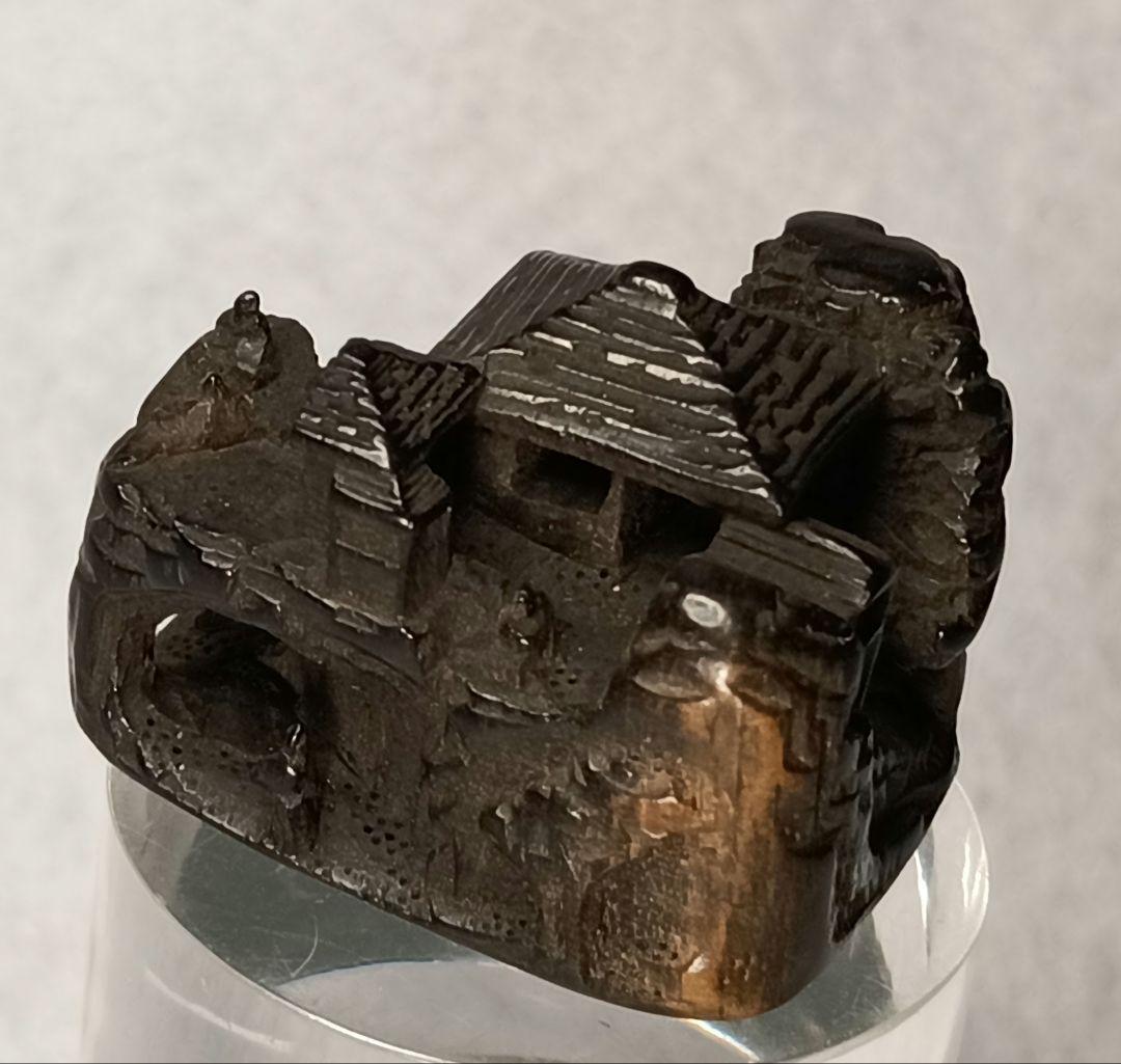 海松（黒珊瑚）彫 根付 「蓬莱山」神仙思想 銘有 破損無 超絶技巧名品