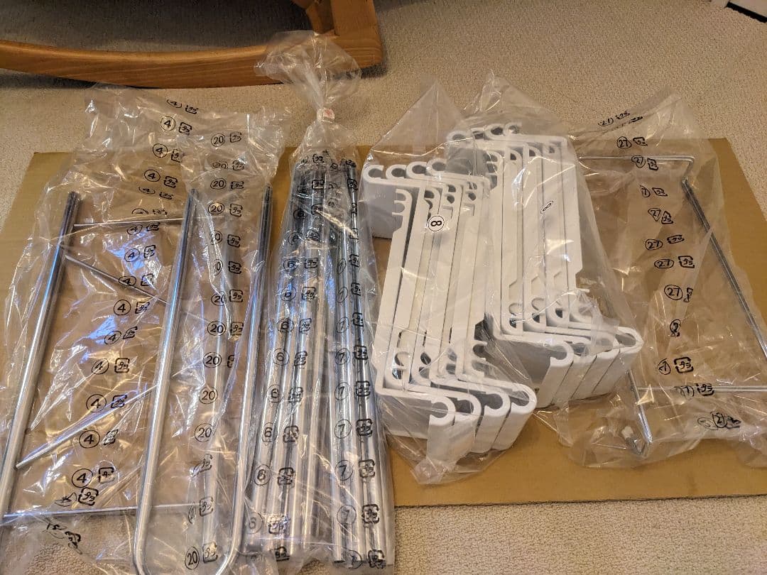 驚きのパイプ幅1.2cm すき間に収まるランドリーラック　 ディノス