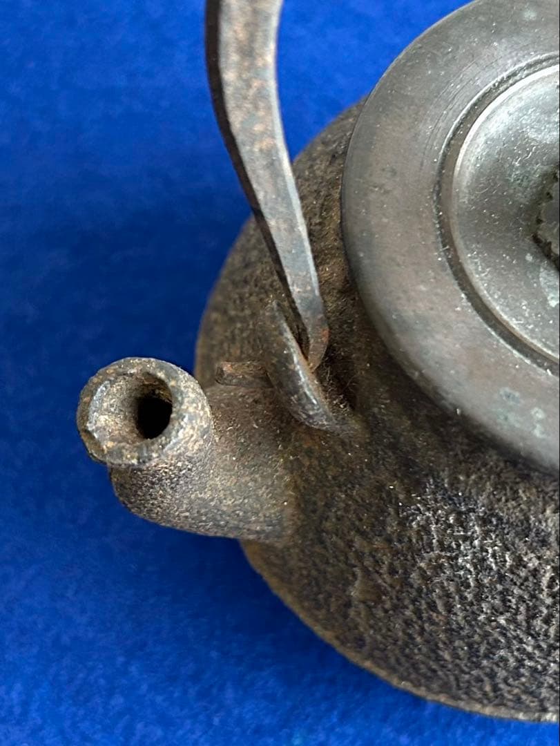 小さな鉄瓶 煎茶道具 銅製蓋 明治時代から伝わる 桐時代箱・時代五徳・時代瓶敷付